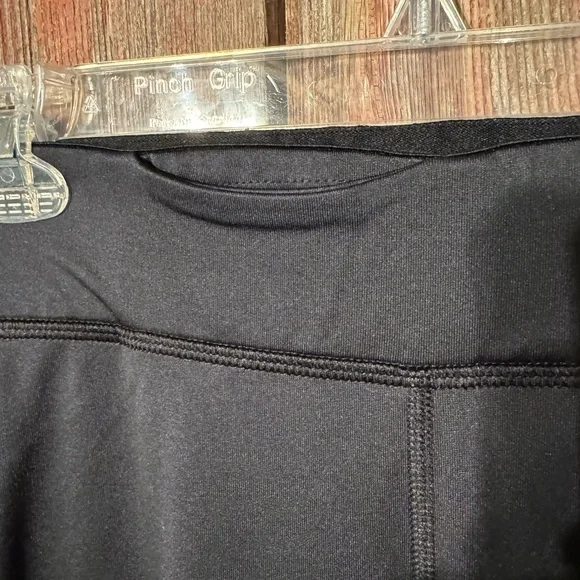 EUC Womens Small Under Armour Leggings Black and White - Picture 4 of 7